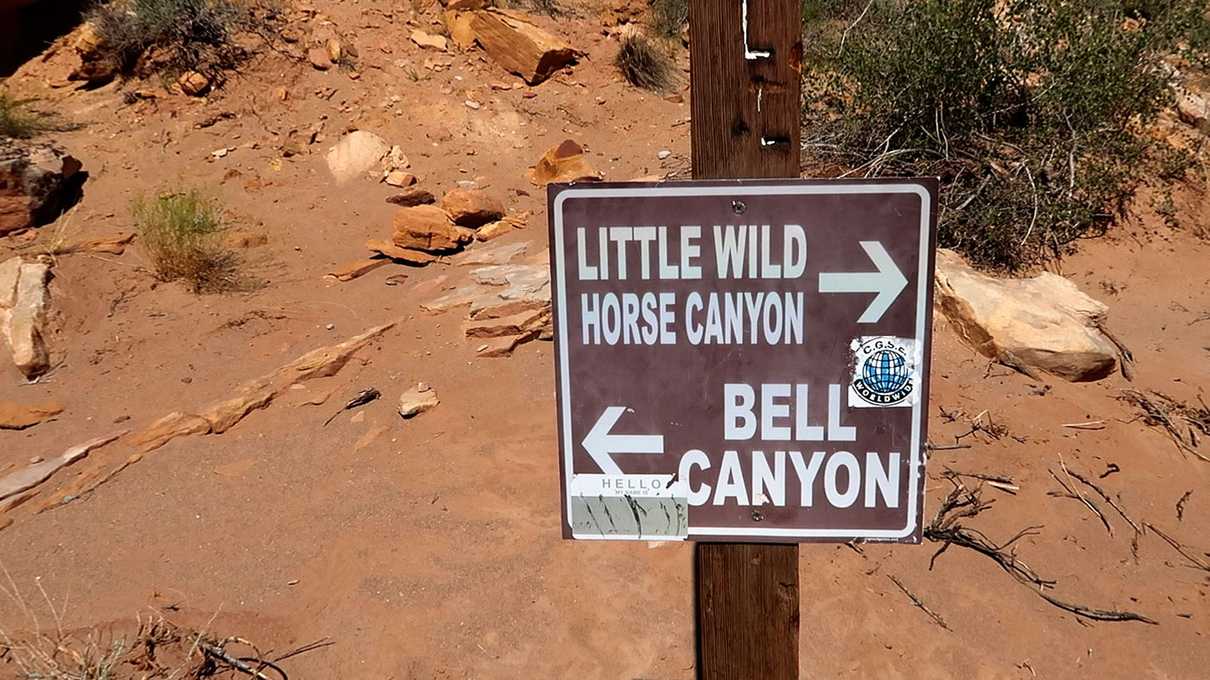 Arrowed sign pointing directions to two canyons